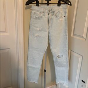Levi’s Light Blue Distressed ankle Jeans size 26 NWOT